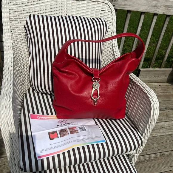 Dooney & Bourke Vintage Pebble Grain Logo Lock Hobo Bag - Picture 12 of 17